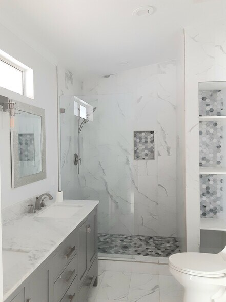 Building Photo - 54140 Avenida Mendoza
