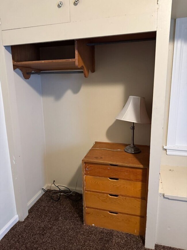 Building Photo - Private Rooms and Apartments Available Near SUU