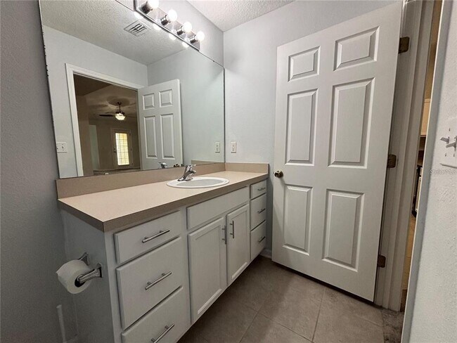 Building Photo - 575 Oakleaf Plantation Pkwy