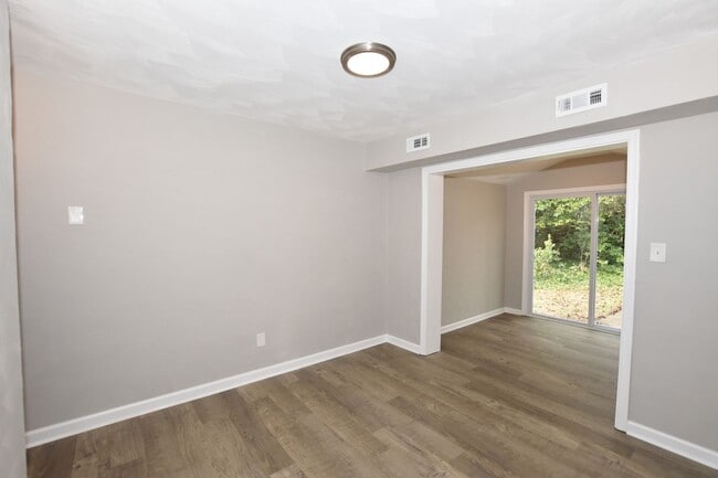 Building Photo - 1324 W 38th St