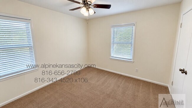 Building Photo - Beautiful Split Level, 5 TRUE Bedrooms!