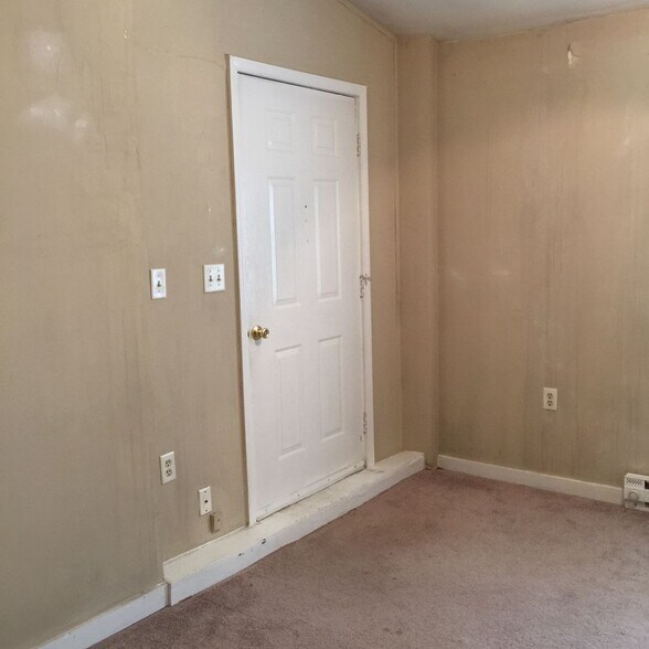 Building Photo - 110 W Walnut St