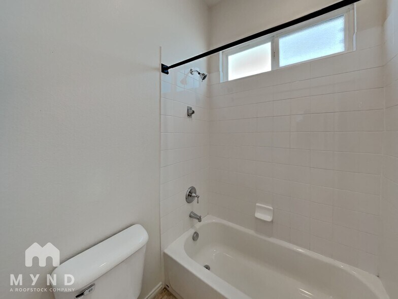 Building Photo - 6524 Greenlet Ave