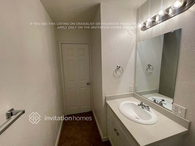 Building Photo - 1878 Southwood Dr