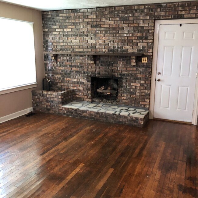 Building Photo - Beautiful country settings!  3 Bedroom / 1 bath - Kingsport TN
