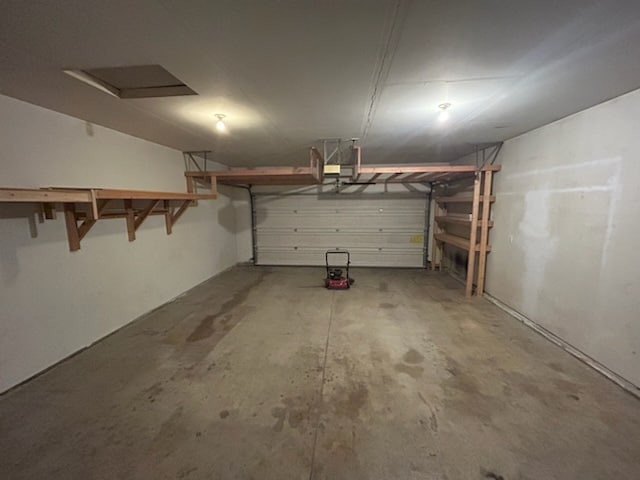 Building Photo - 1975 Greatview Dr