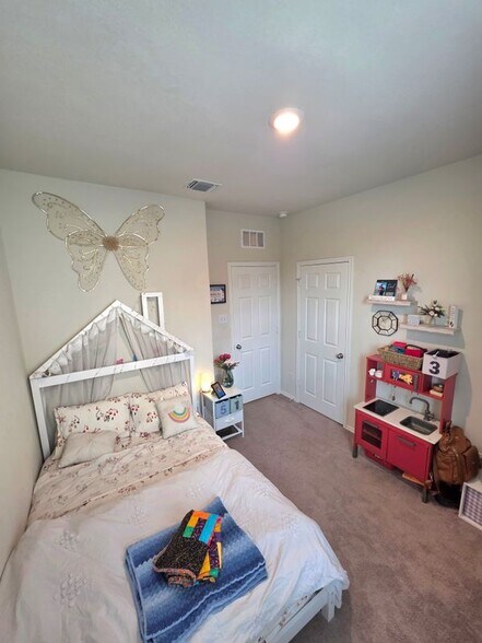 Building Photo - 350 Bedford Falls Ln