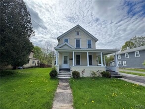Building Photo - 1714 Valley Dr