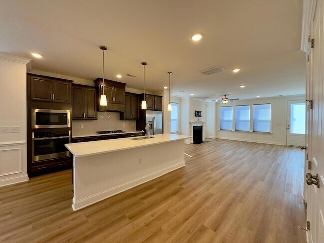 Building Photo - 2550 Frg Vlg Wy