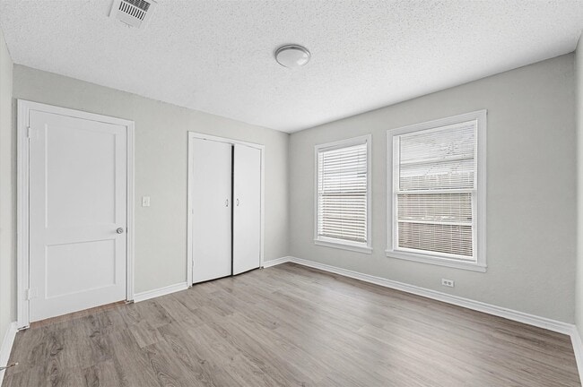 Building Photo - 1108 Georgina St