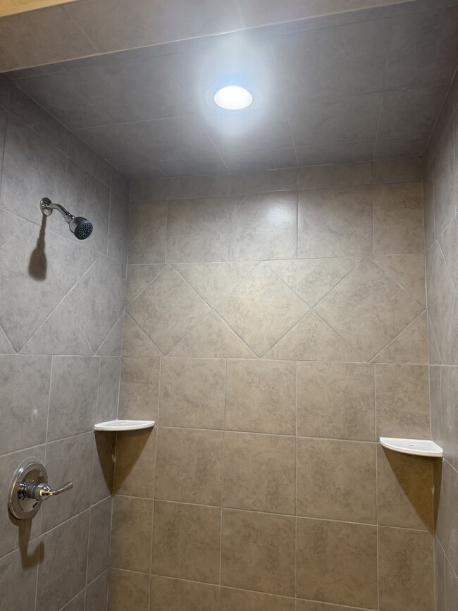 Building Photo - 524 Newcastle Rd