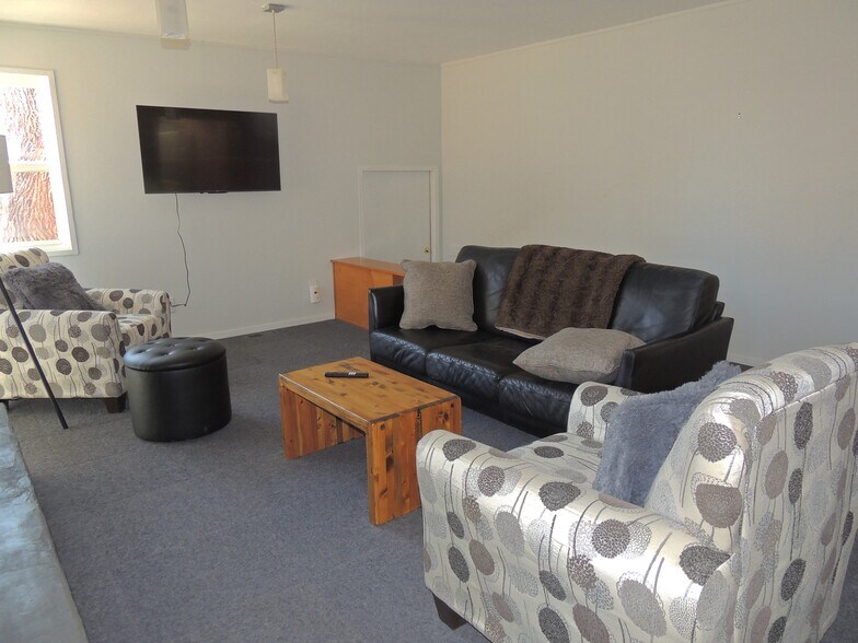 Building Photo - 408 Dressell Dr