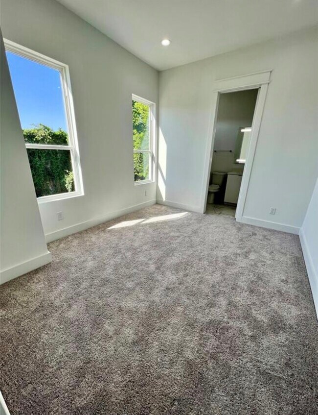 Building Photo - 505 Schweikhardt St