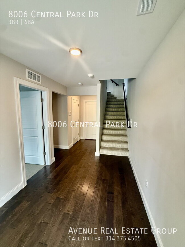 Building Photo - 8006 Central Park Dr