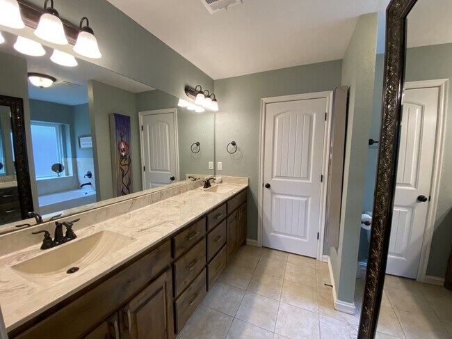 Building Photo - 10713 Masters Cir