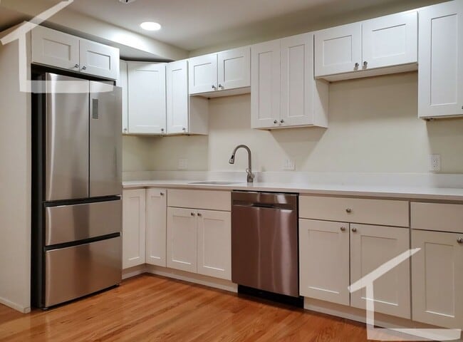 Building Photo - Coolidge Corner Area, In-Unit Washer and Dryer,  Parking for Rent