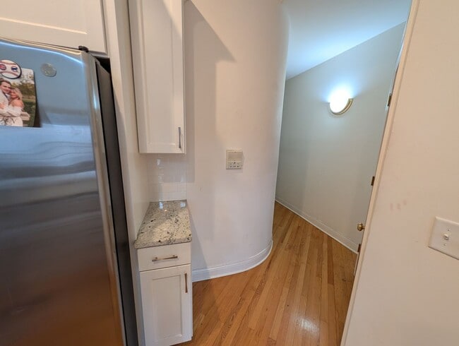 Building Photo - Rarely on the Market! Luxury 4-Bed/3-Bath Duplex in Lincoln Park