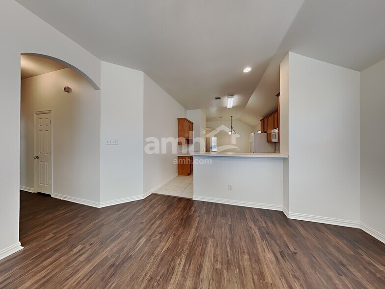 Building Photo - 5332 Sioux Creek Ln