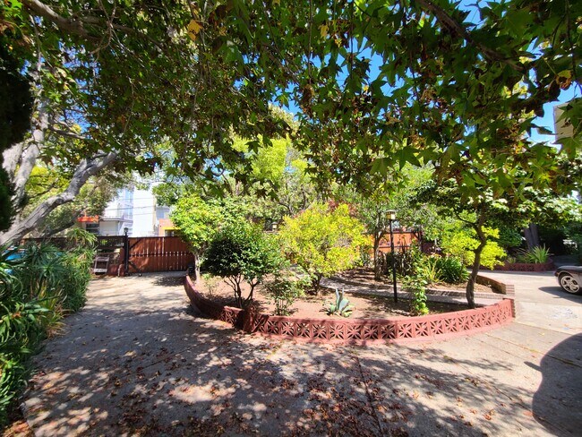 Building Photo - The Casita