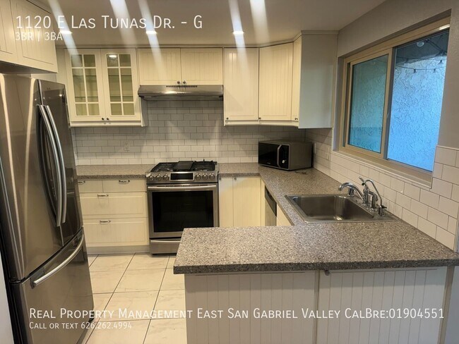 Building Photo - 1120 E Las Tunas Dr