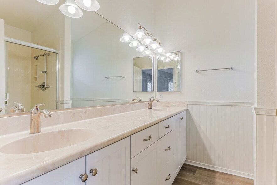 Building Photo - 4526 E Towne Ln