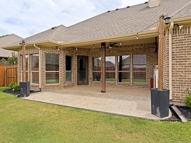 Building Photo - 455 Chisholm Trail