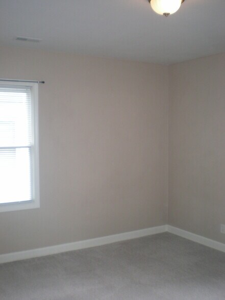 Building Photo - 118 Robinwood Blvd