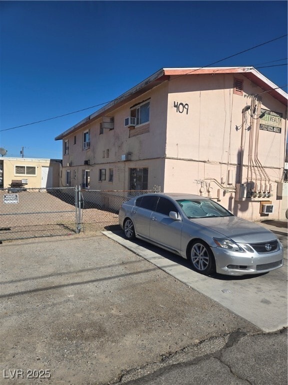 Building Photo - 409 W Van Buren Ave