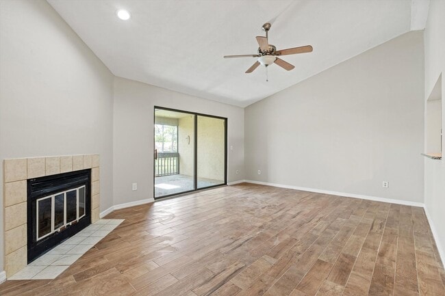 Building Photo - Beautiful Condo
