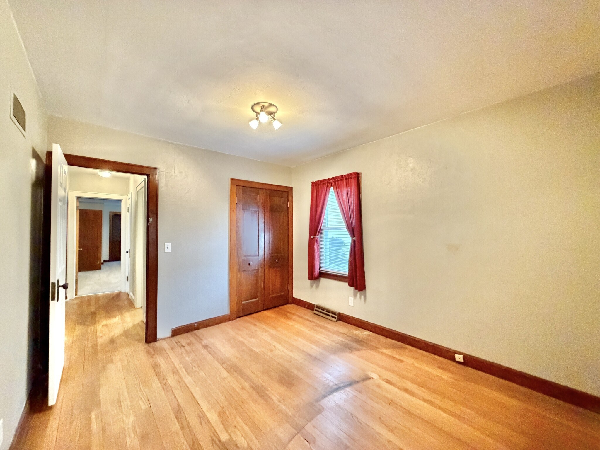 Building Photo - 607 N Palm St