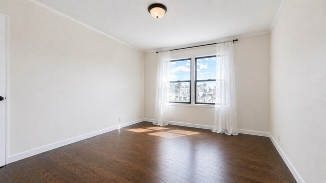 Building Photo - 11-13 Milton