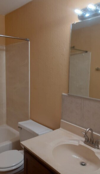 Building Photo - 7733 Bles Ave