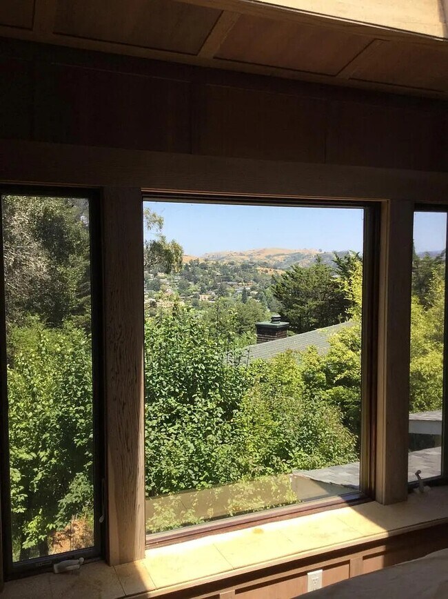 Building Photo - 77 Mirabel Ave