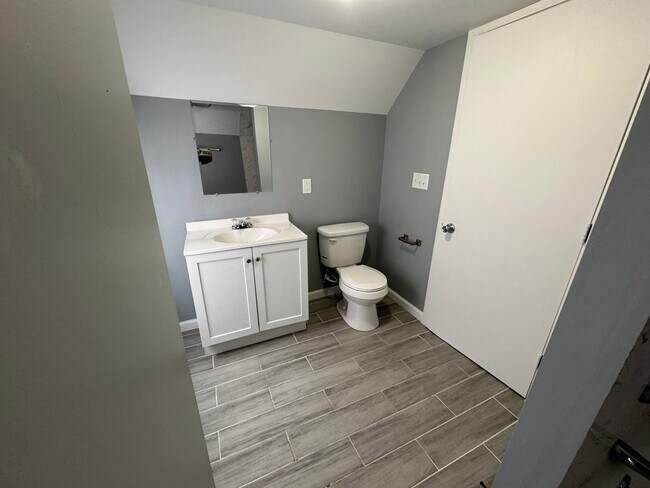 Building Photo - 1129-1131 S Sheffield Avenue