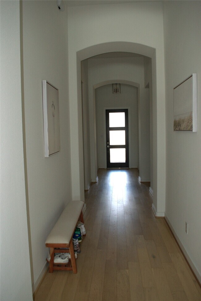 Building Photo - 3030 Lantana Trl