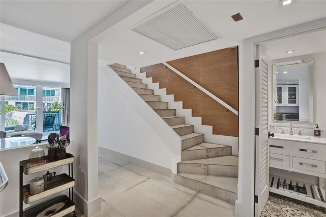 Building Photo - 5401 Collins Ave