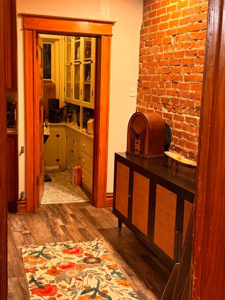 Butlers pantry - 2415 N Vine St