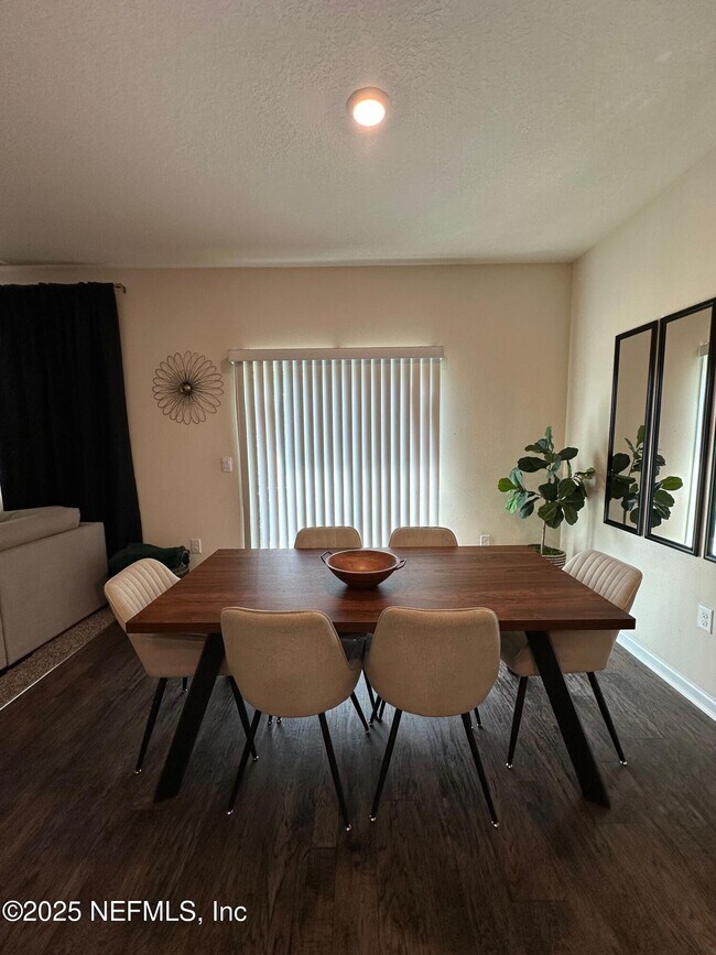 Building Photo - 2062 Garrison Wy