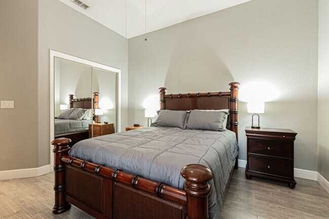 Building Photo - Beautiful 2-Bed Home, Dog Friendly & Resort-Style Amenities – Available for Annual Rental!