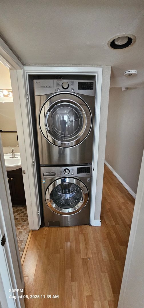 Building Photo - HILLCREST - SAN DIEGO - Nice 2 Bedroom / 2...