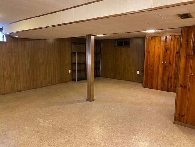 Building Photo - Large 3 bed ranch in Granite City