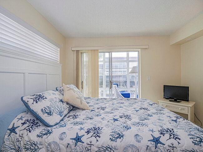 Building Photo - 5400 Jimmy Buffett Mem Hwy