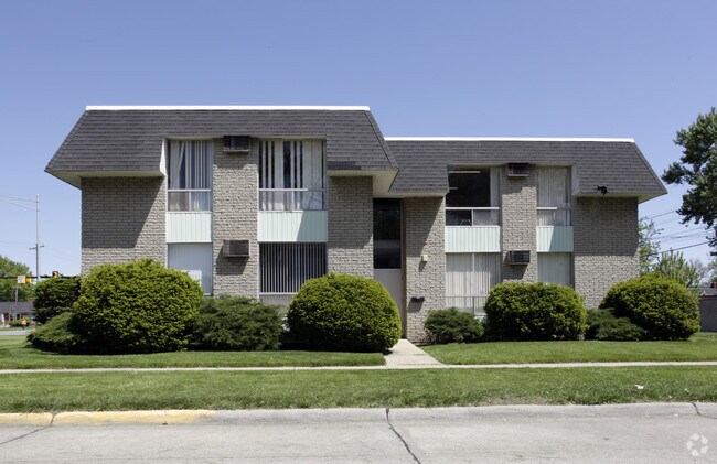 Building Photo - Silver Oak Apartments