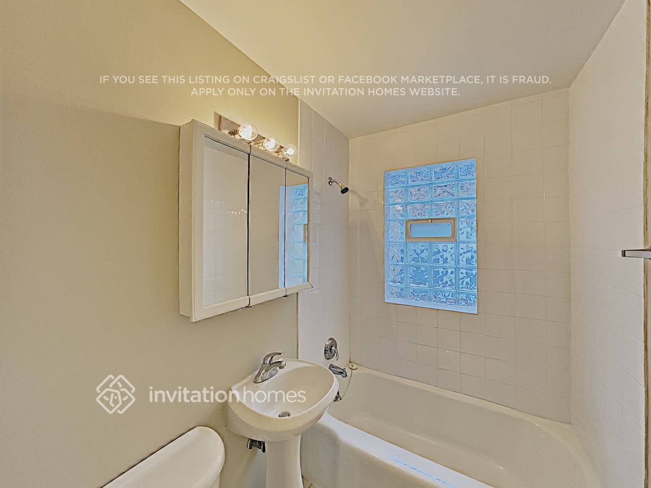 Building Photo - 5049 N Newcastle Ave