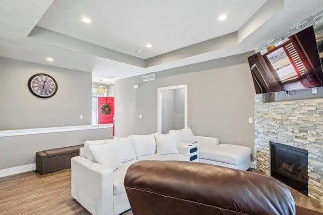 Building Photo - Waterfront Home in Buccaneer Bay with 3-Car Garage & Walkout Basement
