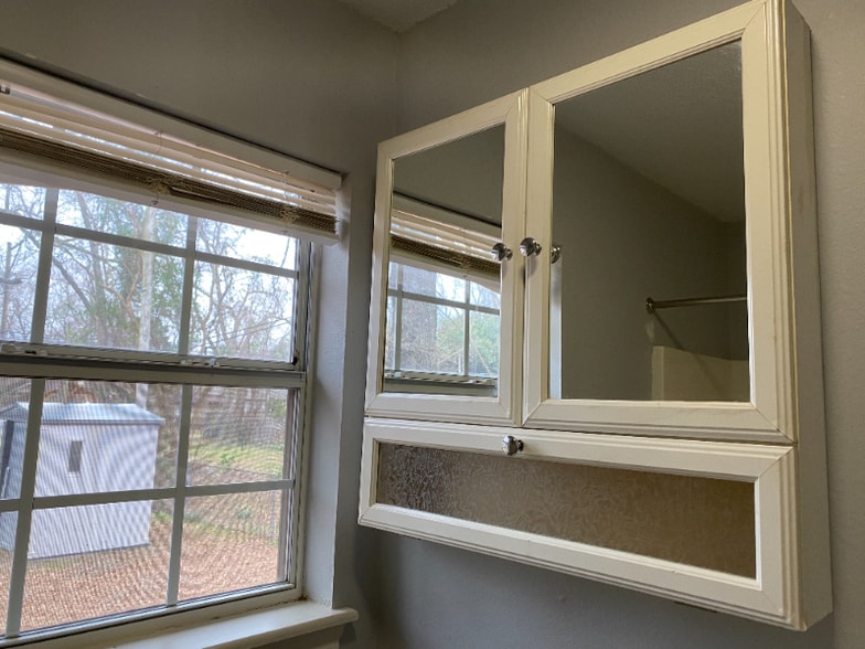 Building Photo - 2024 Olive St