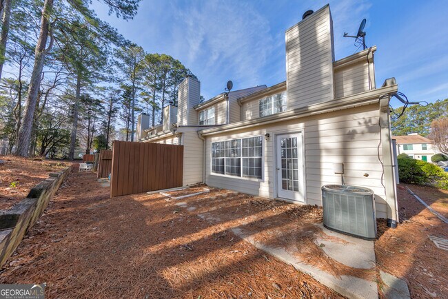 Building Photo - 2045 Fairways Ct