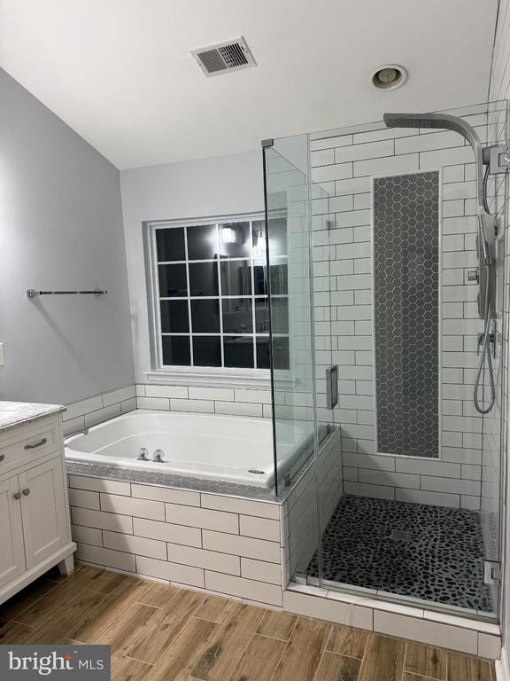 Building Photo - 2605 Logan Wood Dr