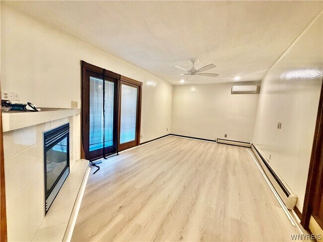 Building Photo - 94 S Prince Dr