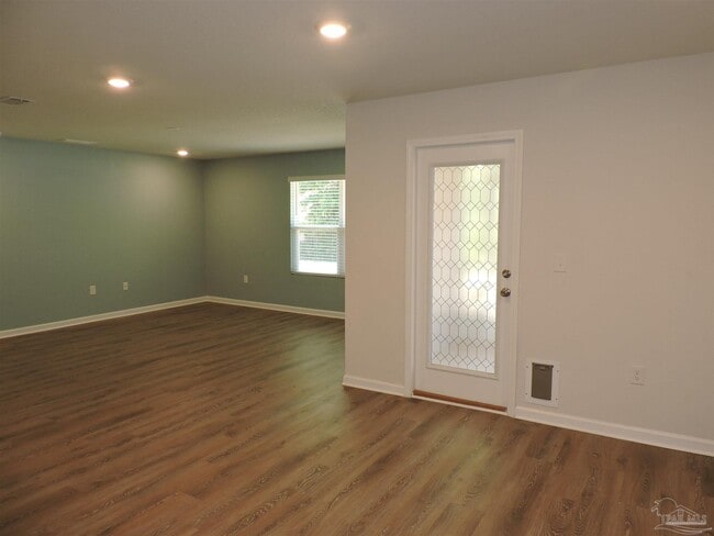 Building Photo - 5427 Peach Dr